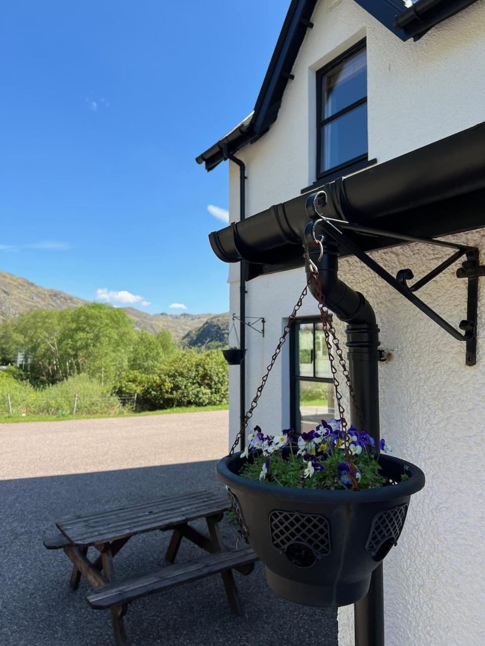 Lochailort Inn Exterior photo